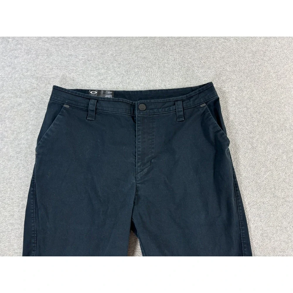 Oakley Cotton Blend Regular Fit Chino Shorts (Men's 32) Black - 10
